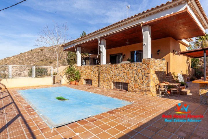 4 Zimmer Villa zu verkaufen in Cuevas del Almanzora mit Garage - 375.000 € (Ref: 8003257)