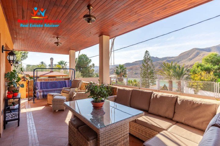 4 Zimmer Villa zu verkaufen in Cuevas del Almanzora mit Garage - 375.000 € (Ref: 8003257)