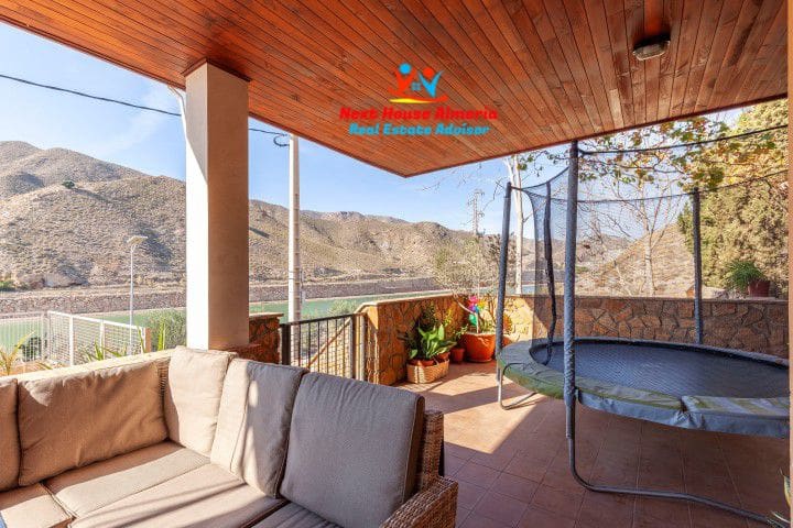 4 Zimmer Villa zu verkaufen in Cuevas del Almanzora mit Garage - 375.000 € (Ref: 8003257)