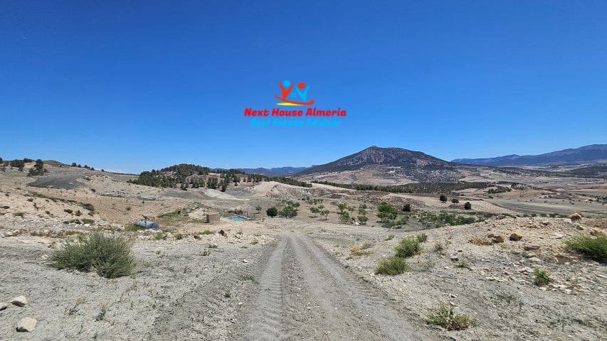 6 soveværelse Finca/Landehus til salg i Velez-Blanco - € 390.000 (Ref: 8310655)