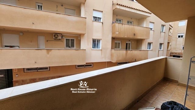 3 makuuhuone Huoneisto myytävänä paikassa Albox mukana 
autotalli - 99 950 € (Ref: 8927243)