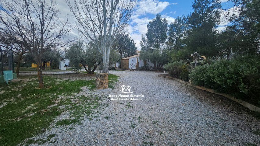 18 soveværelse Finca/Landehus til salg i Pozo Alcon med garage - € 835.000 (Ref: 8927244)