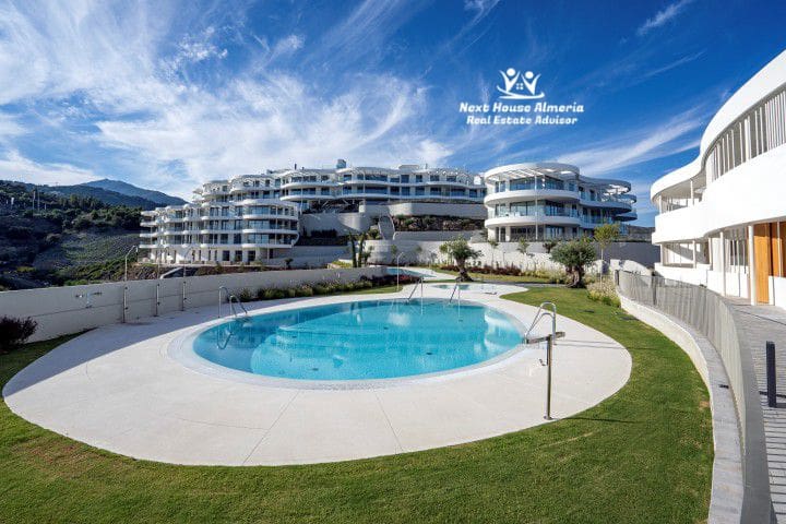 2 bedroom Apartment for sale in La Quinta with garage - € 1,299,000 (Ref: 9191349)