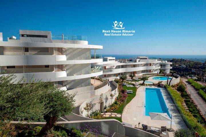 2 bedroom Apartment for sale in La Quinta with garage - € 1,299,000 (Ref: 9191349)