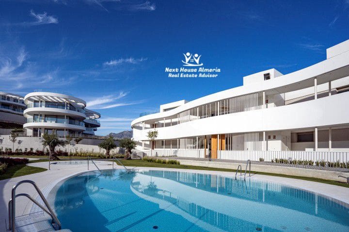 2 bedroom Apartment for sale in La Quinta with garage - € 1,299,000 (Ref: 9191349)