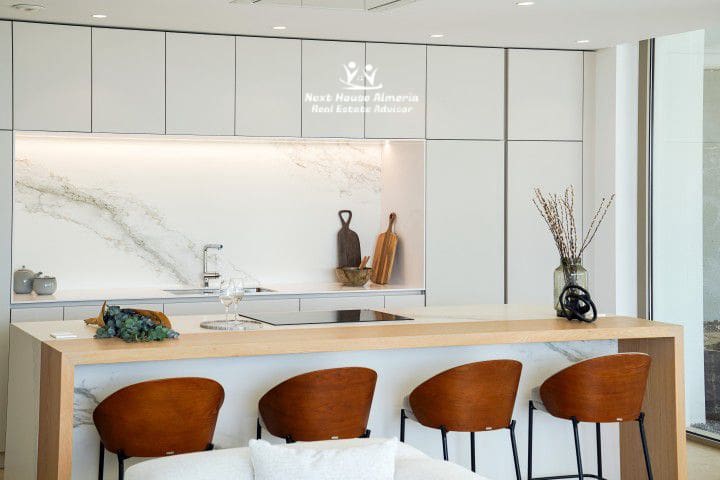 2 bedroom Apartment for sale in La Quinta with garage - € 1,299,000 (Ref: 9191349)