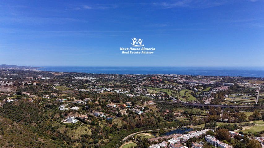 2 bedroom Apartment for sale in La Quinta with garage - € 1,299,000 (Ref: 9191349)