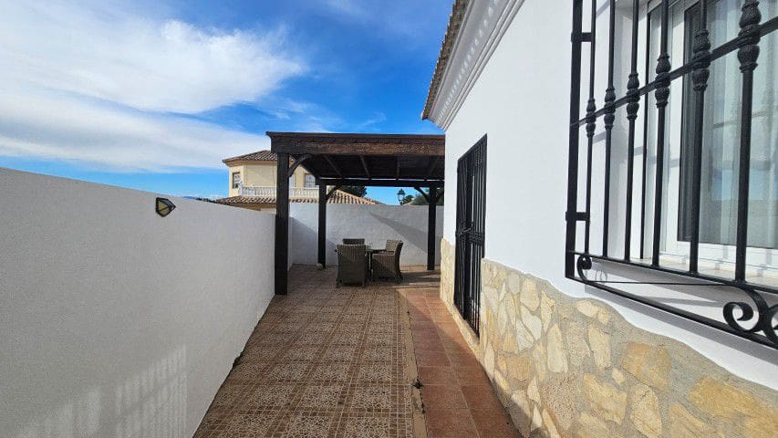 4 bedroom Villa for sale in Arboleas - € 310,000 (Ref: 9524080)