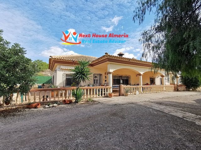 Finca/Casa Rural de 6 habitaciones en Los Gallardos en venta con garaje - 390.000 € (Ref: 9711231)