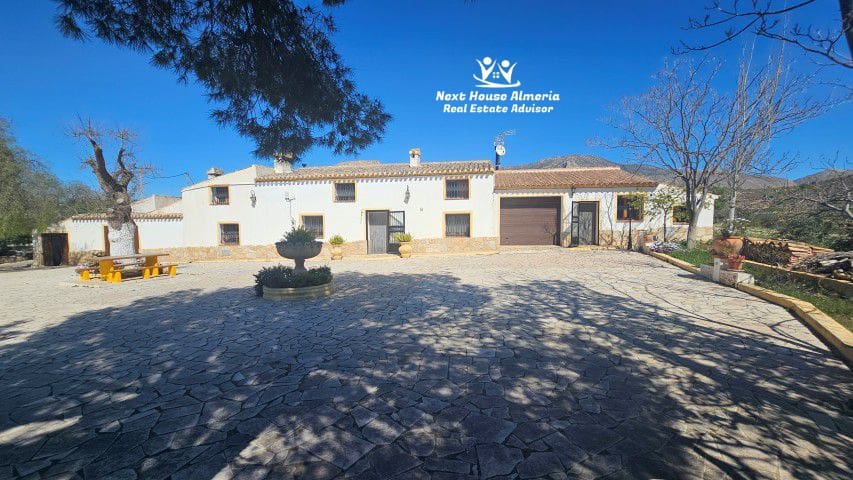 7 bedroom Finca/Country House for sale in La Parroquia with garage - € 425,000 (Ref: 9719736)