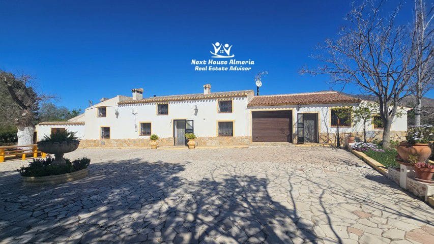 7 bedroom Finca/Country House for sale in La Parroquia with garage - € 425,000 (Ref: 9719736)