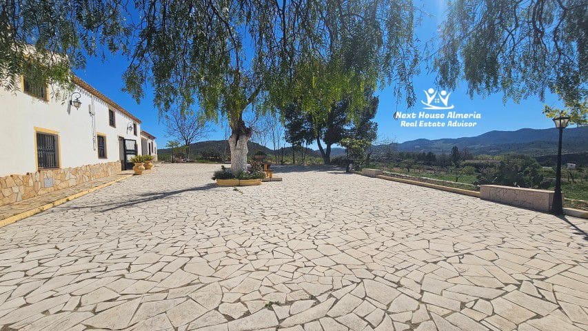 7 bedroom Finca/Country House for sale in La Parroquia with garage - € 425,000 (Ref: 9719736)