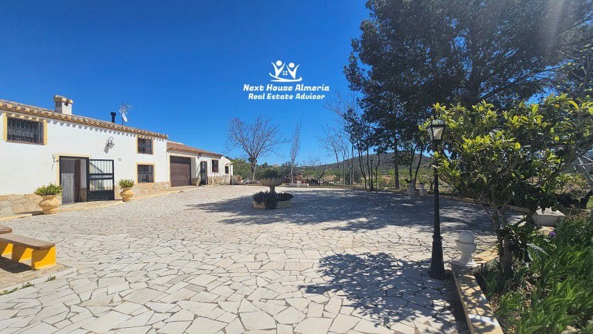 7 bedroom Finca/Country House for sale in La Parroquia with garage - € 425,000 (Ref: 9719736)