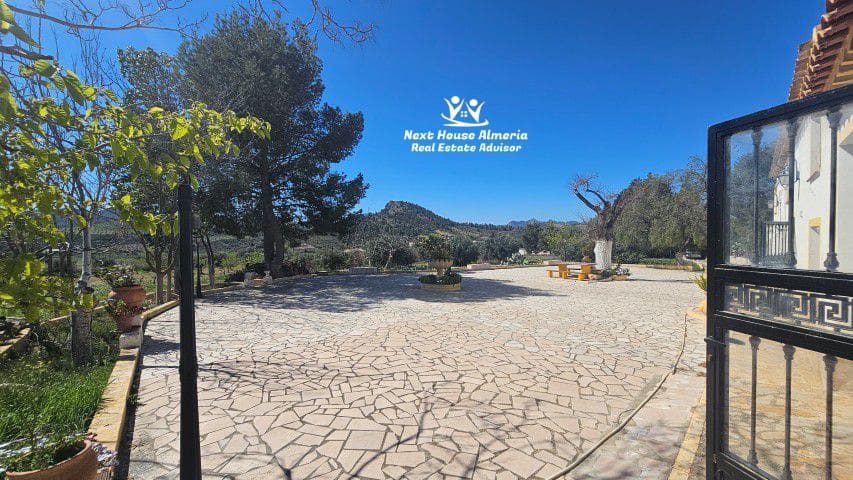 7 bedroom Finca/Country House for sale in La Parroquia with garage - € 425,000 (Ref: 9719736)