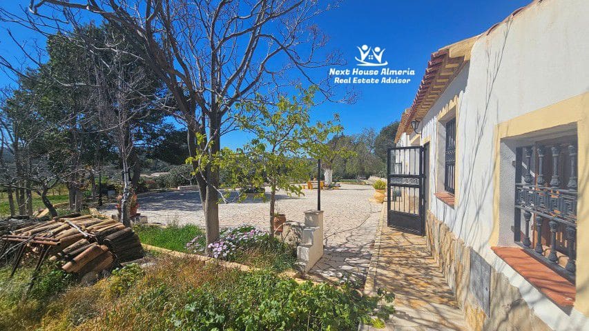 7 bedroom Finca/Country House for sale in La Parroquia with garage - € 425,000 (Ref: 9719736)