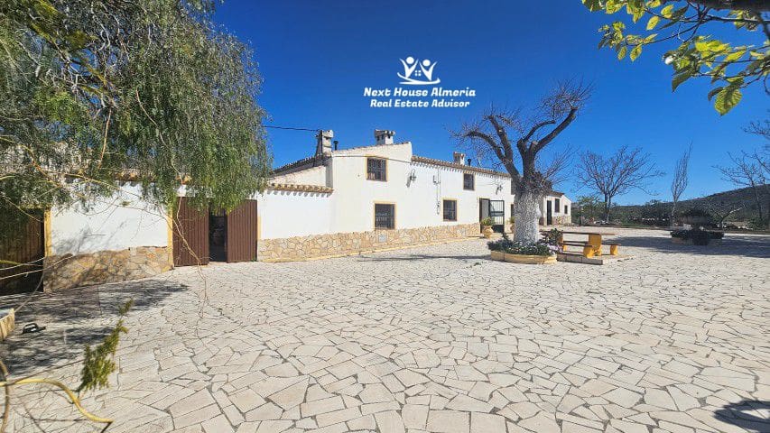 7 bedroom Finca/Country House for sale in La Parroquia with garage - € 425,000 (Ref: 9719736)