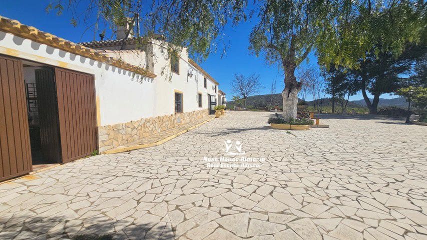 7 bedroom Finca/Country House for sale in La Parroquia with garage - € 425,000 (Ref: 9719736)