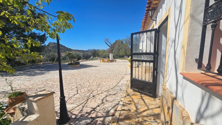 7 bedroom Finca/Country House for sale in La Parroquia with garage - € 425,000 (Ref: 9719736)