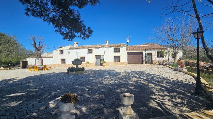 7 bedroom Finca/Country House for sale in La Parroquia with garage - € 425,000 (Ref: 9719736)