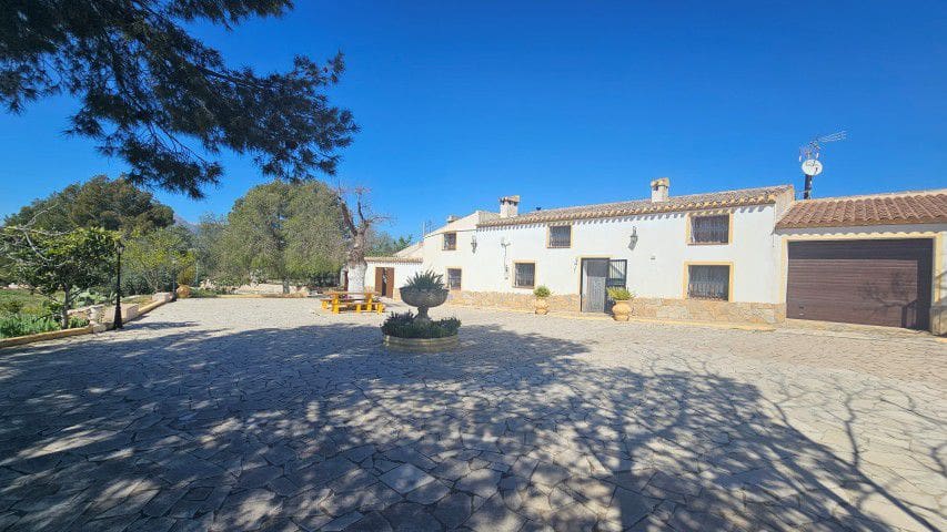 7 bedroom Finca/Country House for sale in La Parroquia with garage - € 425,000 (Ref: 9719736)