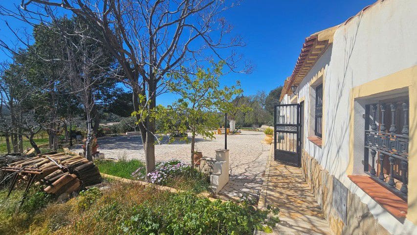 7 bedroom Finca/Country House for sale in La Parroquia with garage - € 425,000 (Ref: 9719736)