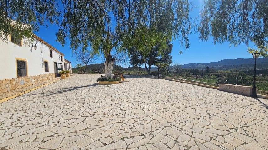 7 bedroom Finca/Country House for sale in La Parroquia with garage - € 425,000 (Ref: 9719736)