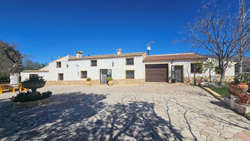 7 bedroom Finca/Country House for sale in La Parroquia with garage - € 425,000 (Ref: 9719736)