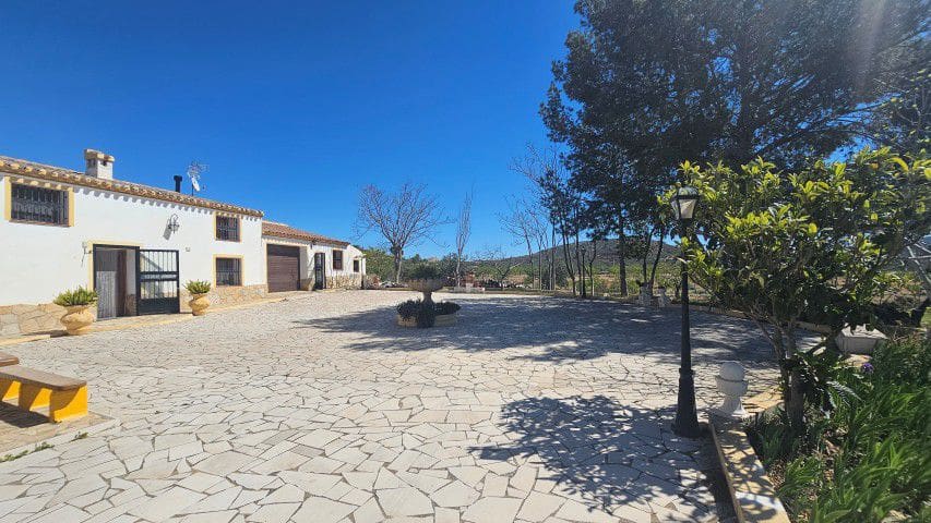 7 bedroom Finca/Country House for sale in La Parroquia with garage - € 425,000 (Ref: 9719736)