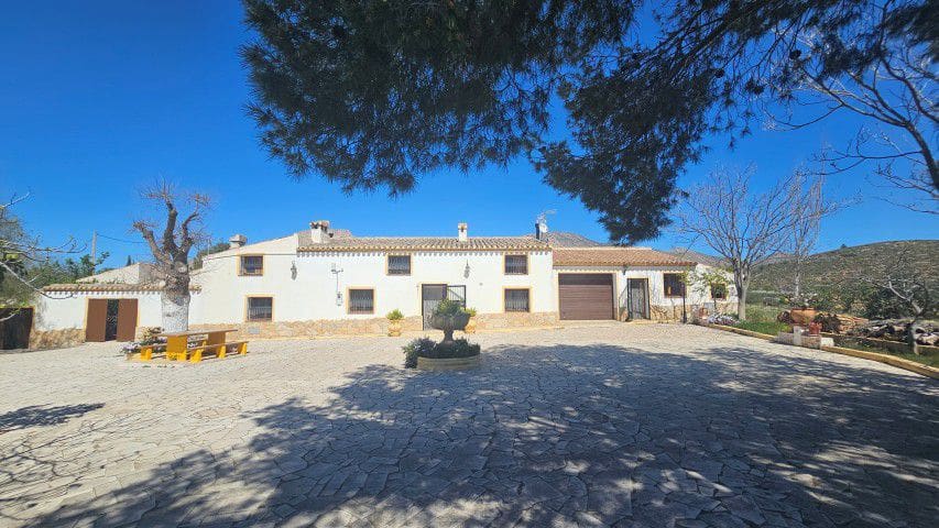 7 bedroom Finca/Country House for sale in La Parroquia with garage - € 425,000 (Ref: 9719736)
