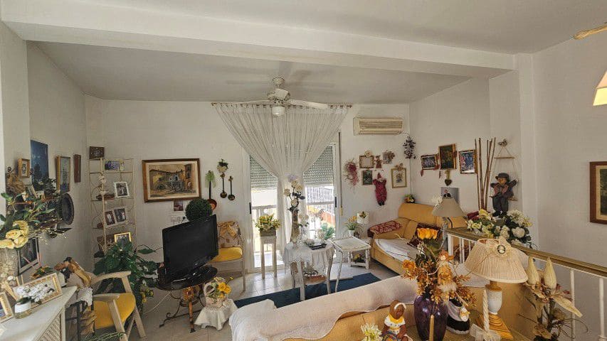 5 bedroom Townhouse for sale in Lucar with garage - € 149,950 (Ref: 9772816)