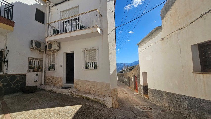 5 bedroom Townhouse for sale in Lucar with garage - € 149,950 (Ref: 9772816)