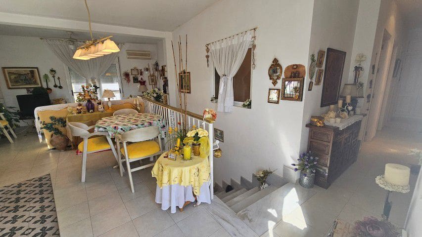 5 bedroom Townhouse for sale in Lucar with garage - € 149,950 (Ref: 9772816)