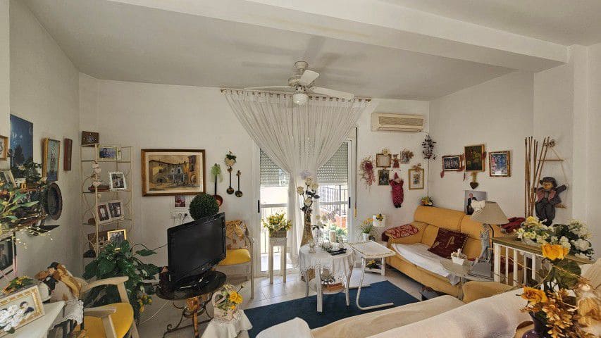 5 bedroom Townhouse for sale in Lucar with garage - € 149,950 (Ref: 9772816)
