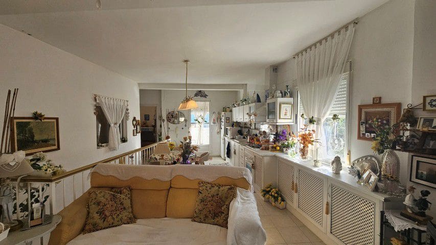 5 bedroom Townhouse for sale in Lucar with garage - € 149,950 (Ref: 9772816)