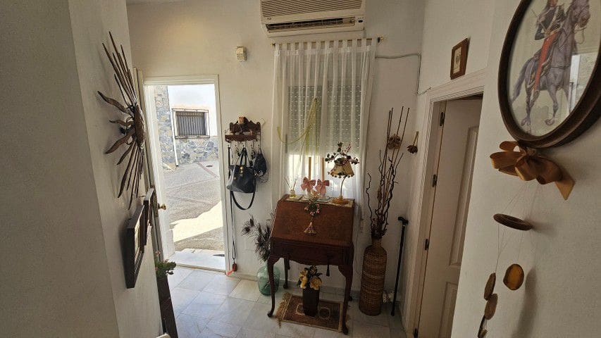 5 bedroom Townhouse for sale in Lucar with garage - € 149,950 (Ref: 9772816)