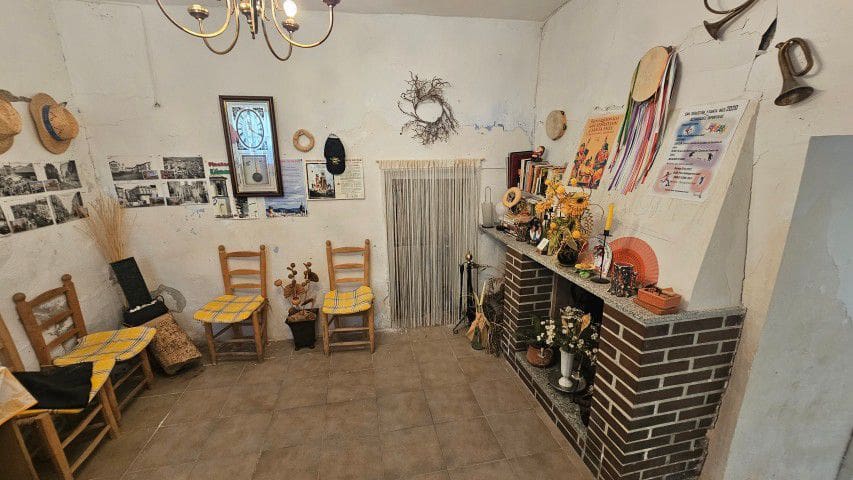 5 bedroom Townhouse for sale in Lucar with garage - € 149,950 (Ref: 9772816)