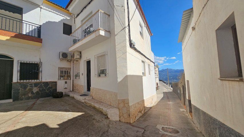 5 bedroom Townhouse for sale in Lucar with garage - € 149,950 (Ref: 9772816)