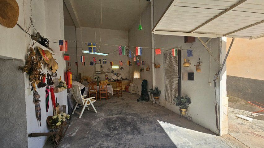 5 bedroom Townhouse for sale in Lucar with garage - € 149,950 (Ref: 9772816)