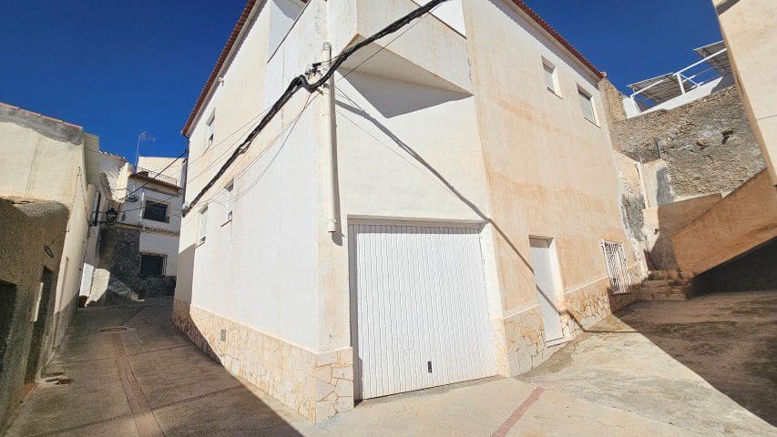 5 bedroom Townhouse for sale in Lucar with garage - € 149,950 (Ref: 9772816)