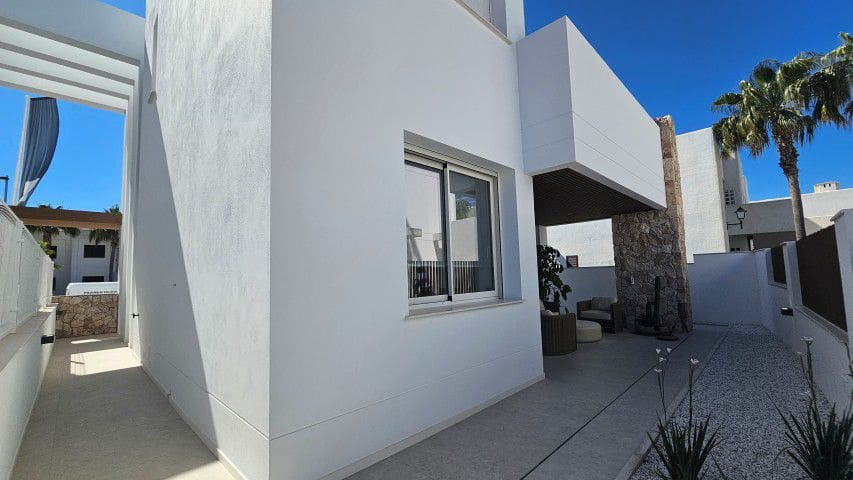 3 makuuhuone Huvila myytävänä paikassa San Juan de los Terreros mukana 
autotalli - 505 900 € (Ref: 9857598)