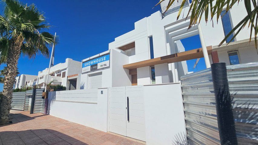 3 makuuhuone Huvila myytävänä paikassa San Juan de los Terreros mukana 
autotalli - 505 900 € (Ref: 9857598)