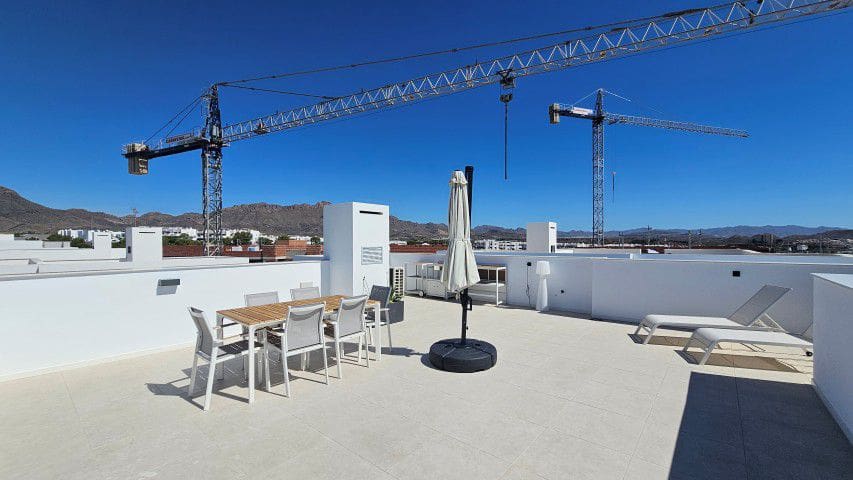 3 makuuhuone Huvila myytävänä paikassa San Juan de los Terreros mukana 
autotalli - 505 900 € (Ref: 9857598)