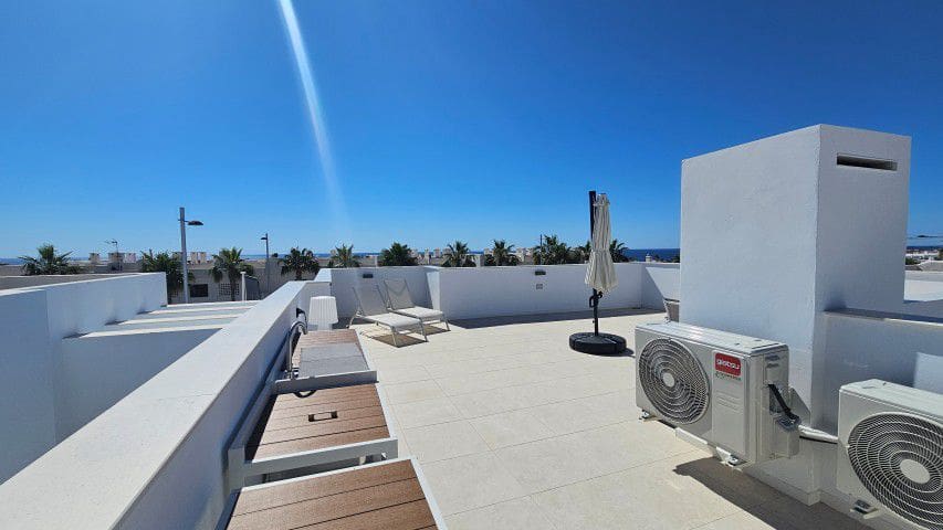 3 makuuhuone Huvila myytävänä paikassa San Juan de los Terreros mukana 
autotalli - 505 900 € (Ref: 9857598)