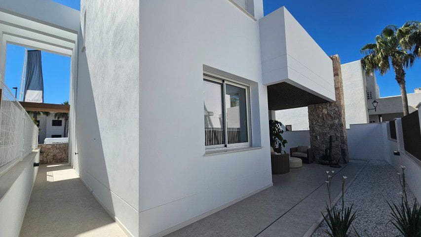 3 makuuhuone Huvila myytävänä paikassa San Juan de los Terreros mukana 
autotalli - 505 900 € (Ref: 9857598)