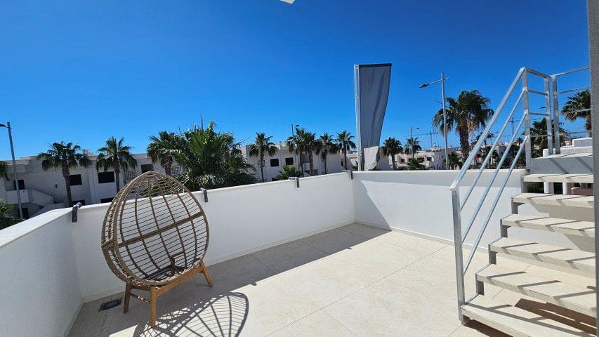 3 makuuhuone Huvila myytävänä paikassa San Juan de los Terreros mukana 
autotalli - 505 900 € (Ref: 9857598)