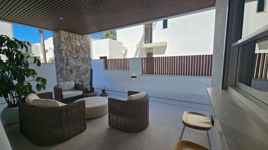 3 makuuhuone Huvila myytävänä paikassa San Juan de los Terreros mukana 
autotalli - 505 900 € (Ref: 9857598)