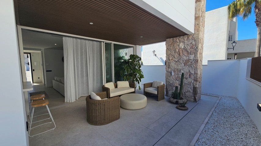 3 makuuhuone Huvila myytävänä paikassa San Juan de los Terreros mukana 
autotalli - 505 900 € (Ref: 9857598)
