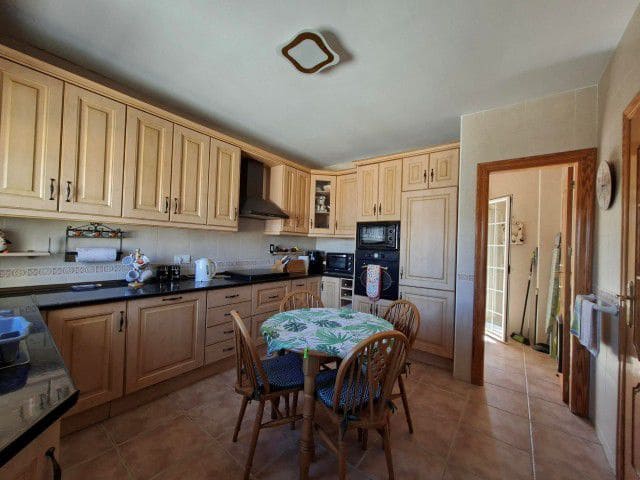 4 bedroom Villa for sale in Los Huevanillas with garage - € 359,950 (Ref: 9878187)