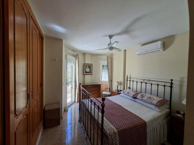 4 bedroom Villa for sale in Los Huevanillas with garage - € 359,950 (Ref: 9878187)