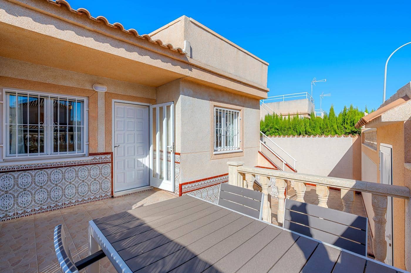 Apartamento de 2 habitaciones en Torrevieja en venta - 179.000 € (Ref: 10035732)